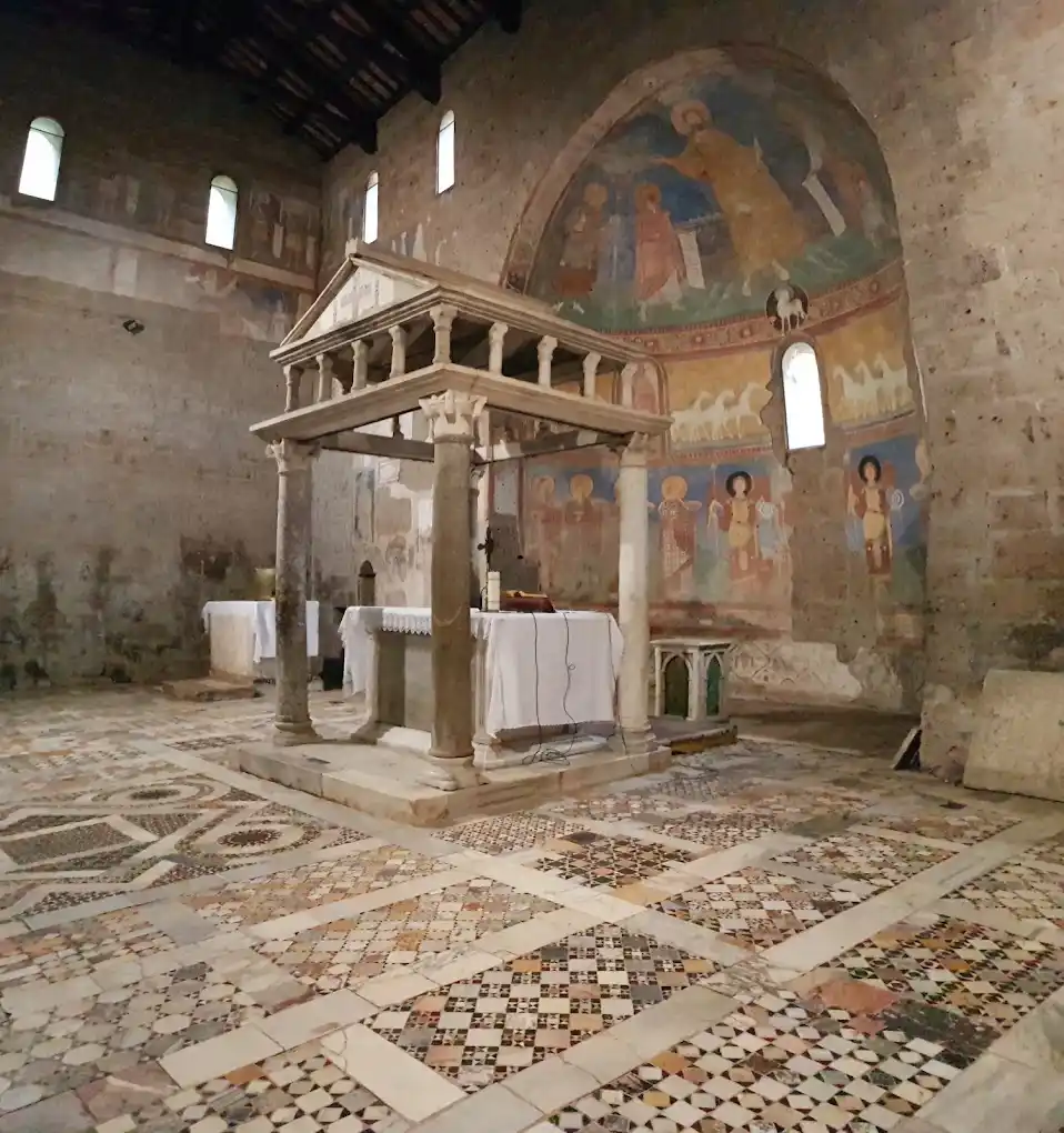 Ciborio, mosaici e affreschi della Basilica